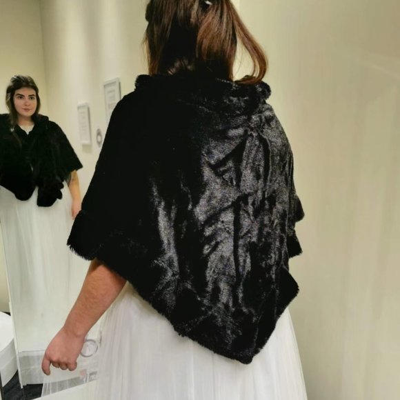 Faux fur shawls - Picture 2 of 8